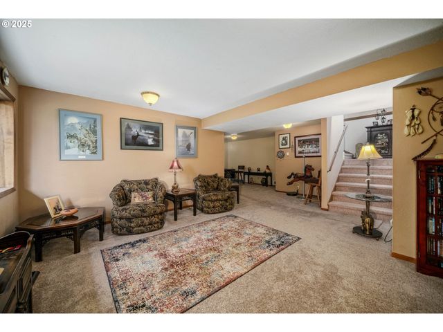 11046 Winstanley Dr Se, Lyons, OR 97358