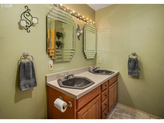 11046 Winstanley Dr Se, Lyons, OR 97358