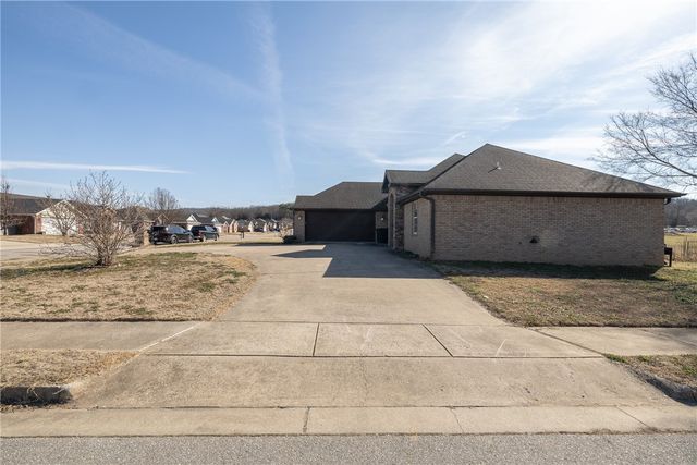 443 E Buckboard Road, West Fork, AR 72774