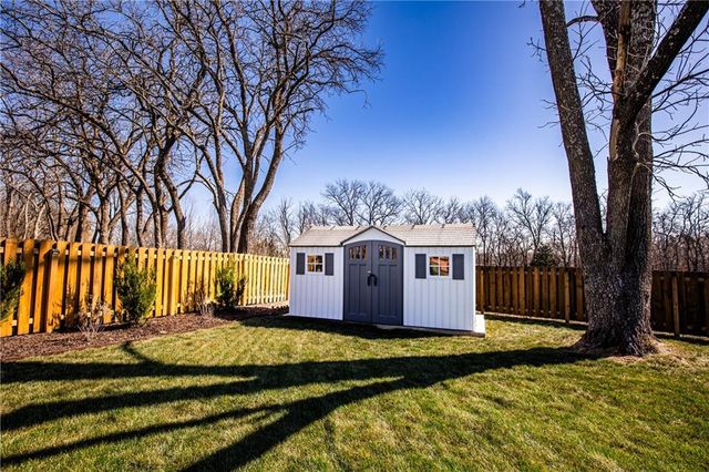 19934 W 221st Street, Spring Hill, KS 66083