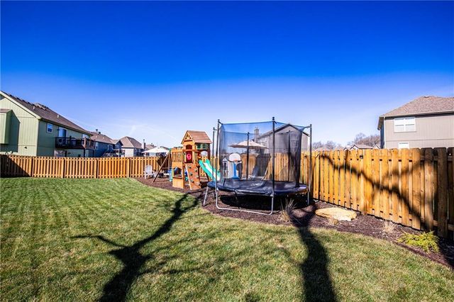 19934 W 221st Street, Spring Hill, KS 66083