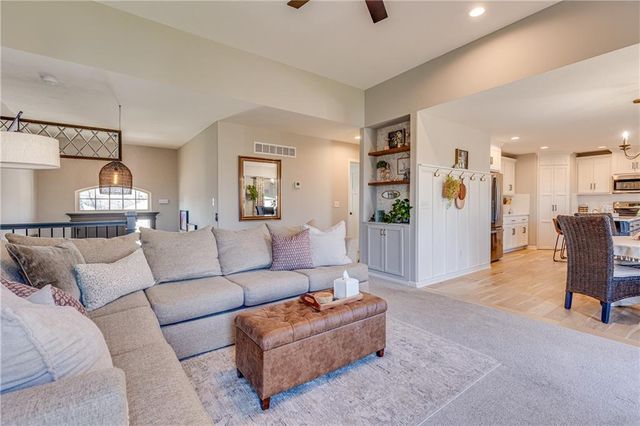 19934 W 221st Street, Spring Hill, KS 66083