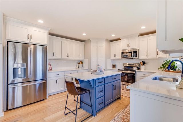 19934 W 221st Street, Spring Hill, KS 66083