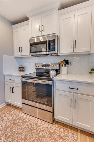 19934 W 221st Street, Spring Hill, KS 66083