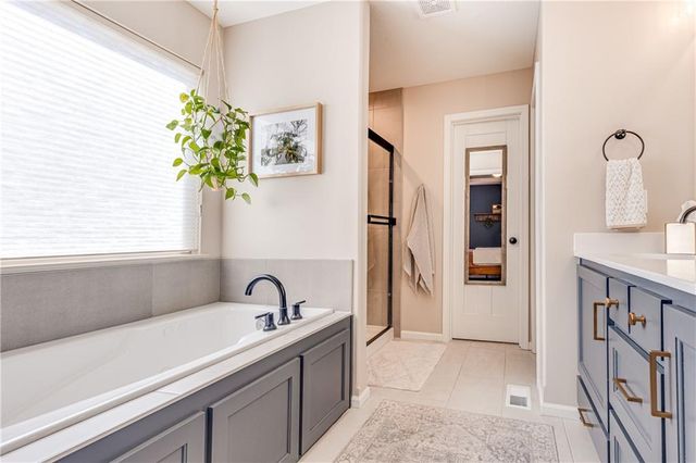 19934 W 221st Street, Spring Hill, KS 66083