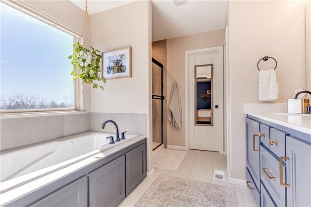 19934 W 221st Street, Spring Hill, KS 66083