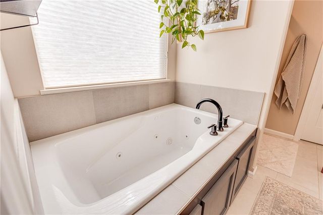 19934 W 221st Street, Spring Hill, KS 66083