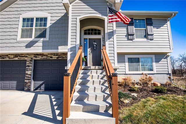 19934 W 221st Street, Spring Hill, KS 66083