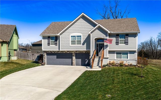 19934 W 221st Street, Spring Hill, KS 66083