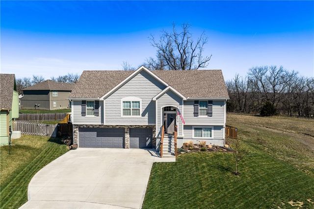 19934 W 221st Street, Spring Hill, KS 66083
