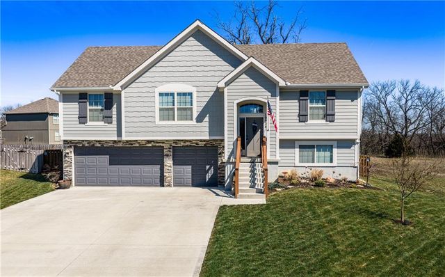 19934 W 221st Street, Spring Hill, KS 66083