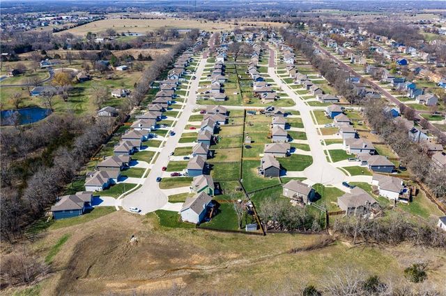 19934 W 221st Street, Spring Hill, KS 66083