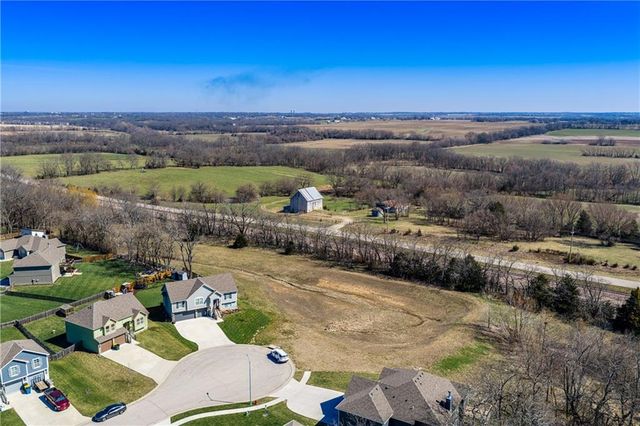 19934 W 221st Street, Spring Hill, KS 66083