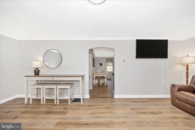 11863 WOLFSVILLE RD, Smithsburg, MD 21783