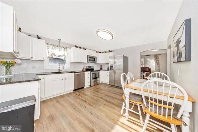 11863 WOLFSVILLE RD, Smithsburg, MD 21783