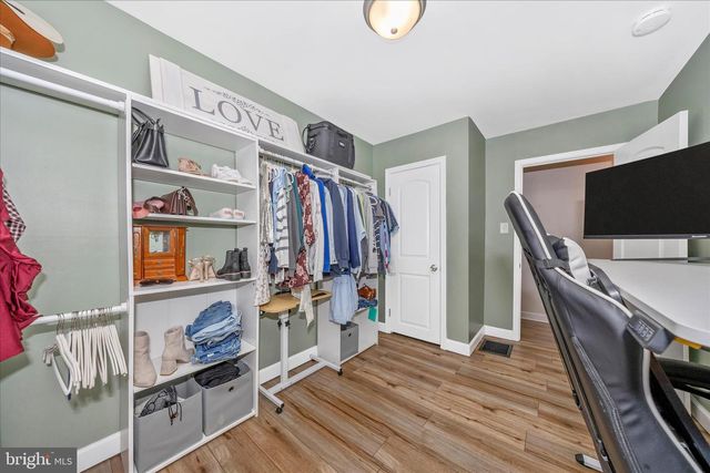 11863 WOLFSVILLE RD, Smithsburg, MD 21783