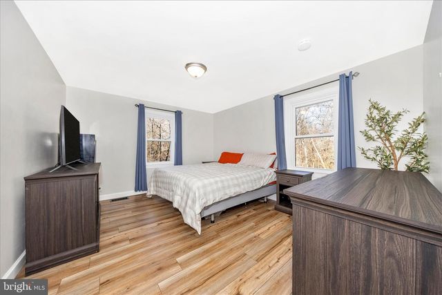 11863 WOLFSVILLE RD, Smithsburg, MD 21783