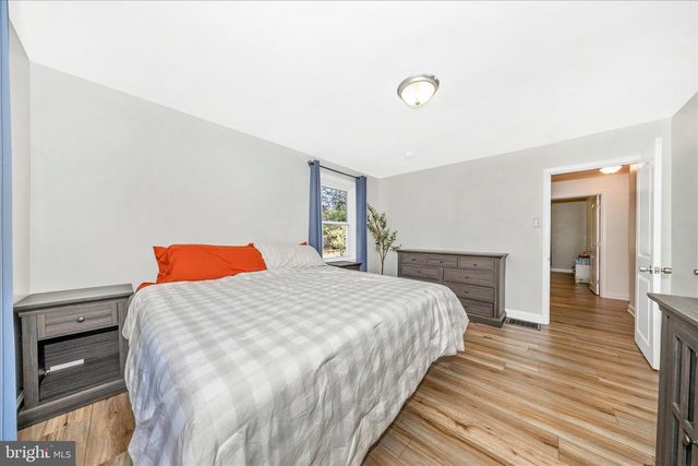 11863 WOLFSVILLE RD, Smithsburg, MD 21783