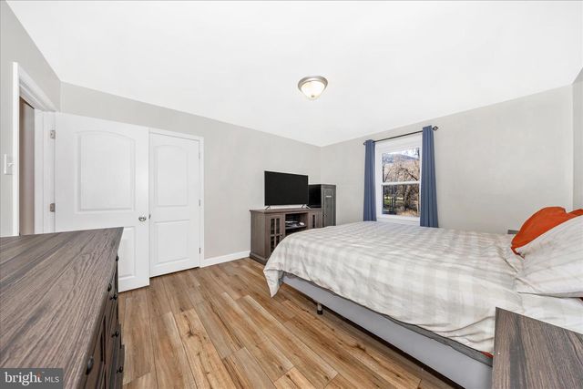 11863 WOLFSVILLE RD, Smithsburg, MD 21783