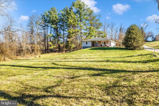 11863 WOLFSVILLE RD, Smithsburg, MD 21783