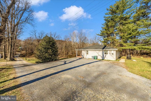 11863 WOLFSVILLE RD, Smithsburg, MD 21783
