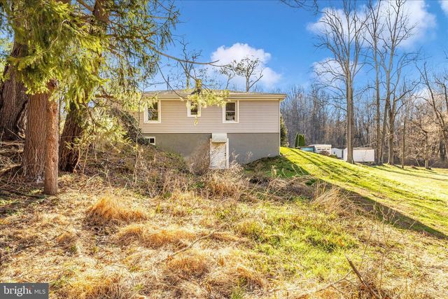 11863 WOLFSVILLE RD, Smithsburg, MD 21783