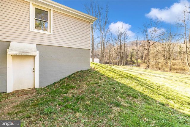 11863 WOLFSVILLE RD, Smithsburg, MD 21783