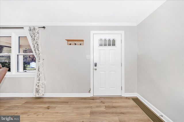 11863 WOLFSVILLE RD, Smithsburg, MD 21783