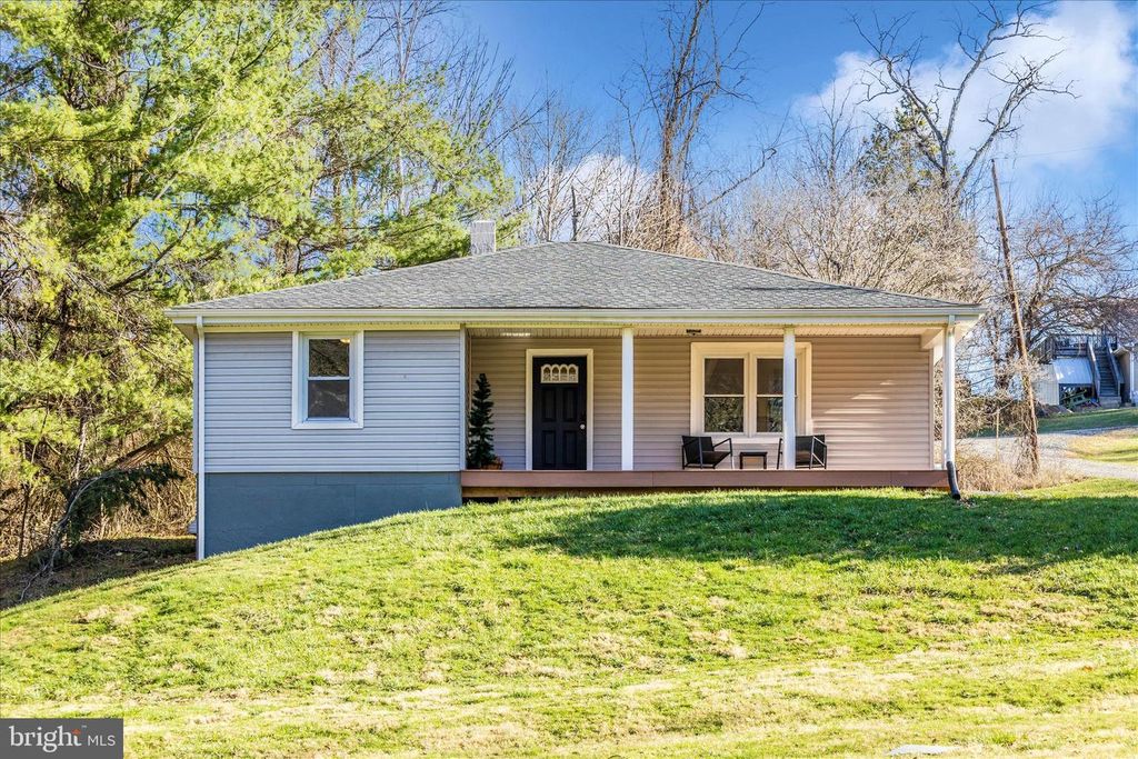 11863 WOLFSVILLE RD, Smithsburg, MD 21783