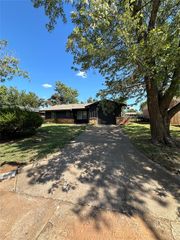 808 Hedge Drive, Oklahoma City, OK 73110