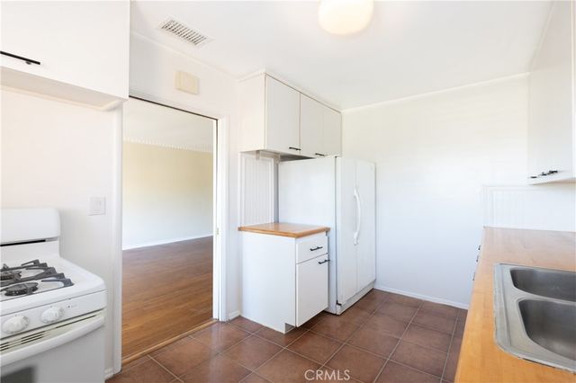 1615 N Laurel Avenue 203, Los Angeles, CA 90046