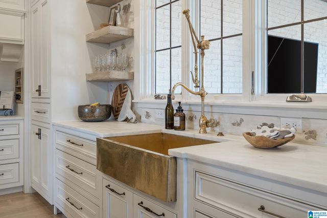 305 SUNSET DRIVE, Vestavia Hills, AL 35216