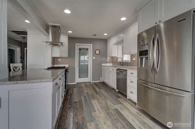 40590 N US Hwy 101, Lilliwaup, WA 98555