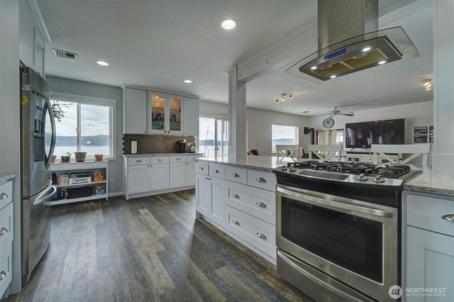 40590 N US Hwy 101, Lilliwaup, WA 98555