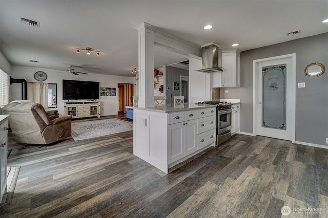 40590 N US Hwy 101, Lilliwaup, WA 98555