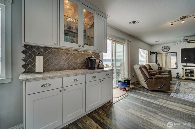 40590 N US Hwy 101, Lilliwaup, WA 98555