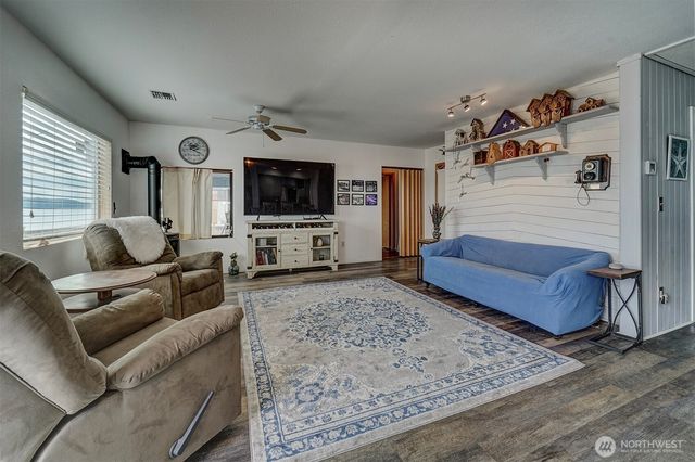 40590 N US Hwy 101, Lilliwaup, WA 98555