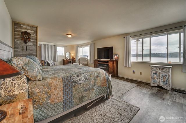 40590 N US Hwy 101, Lilliwaup, WA 98555