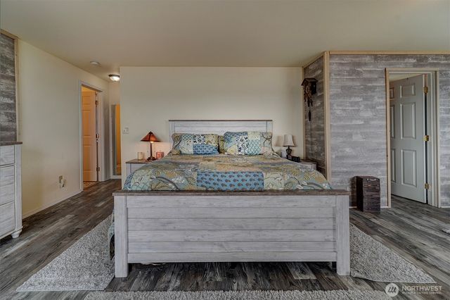 40590 N US Hwy 101, Lilliwaup, WA 98555