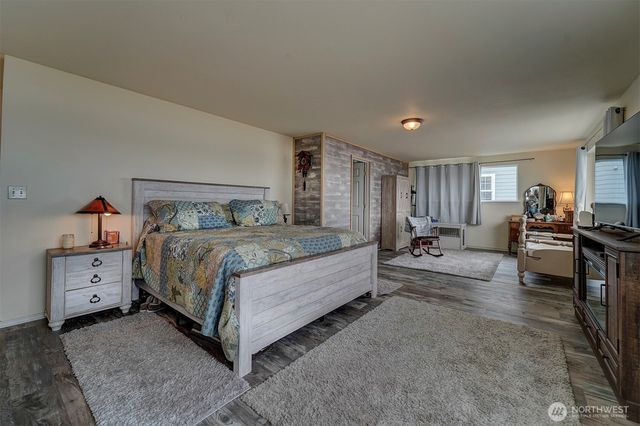 40590 N US Hwy 101, Lilliwaup, WA 98555