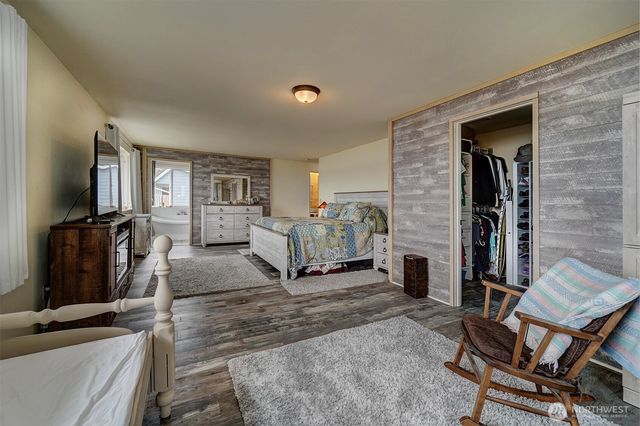 40590 N US Hwy 101, Lilliwaup, WA 98555