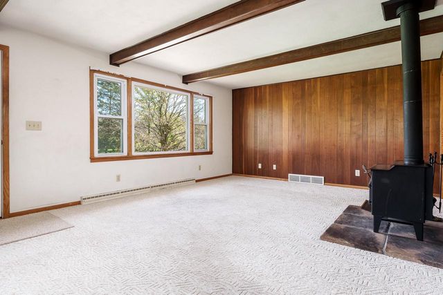 2821 W Memorial Drive, Janesville, WI 53548