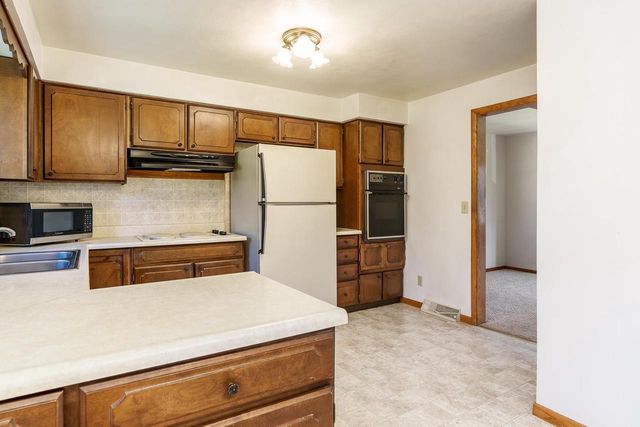 2821 W Memorial Drive, Janesville, WI 53548
