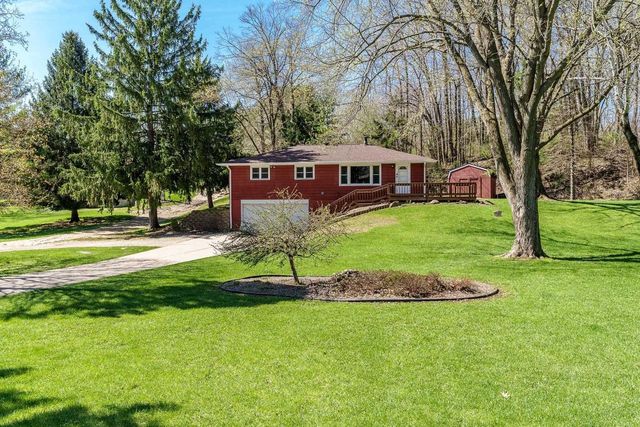 2821 W Memorial Drive, Janesville, WI 53548