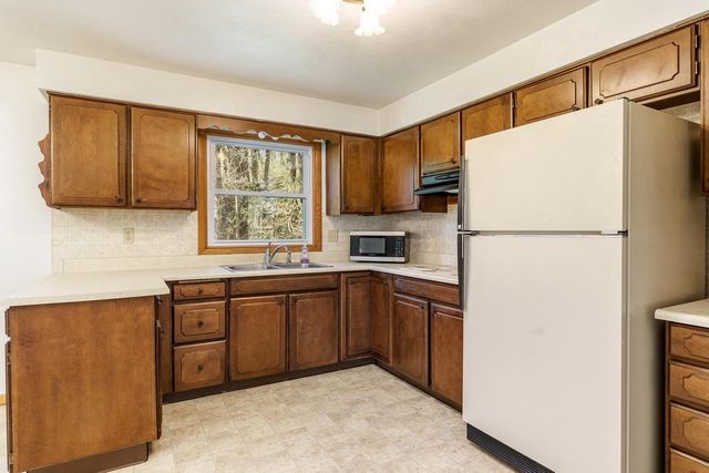 2821 W Memorial Drive, Janesville, WI 53548