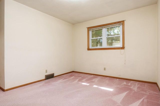 2821 W Memorial Drive, Janesville, WI 53548