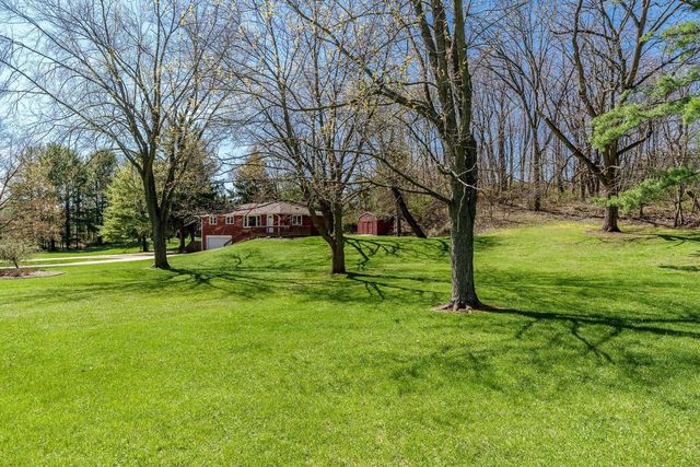 2821 W Memorial Drive, Janesville, WI 53548