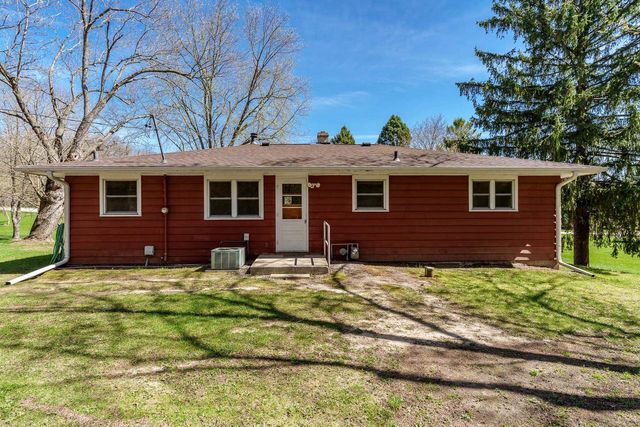 2821 W Memorial Drive, Janesville, WI 53548