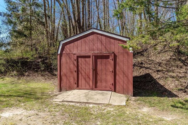 2821 W Memorial Drive, Janesville, WI 53548