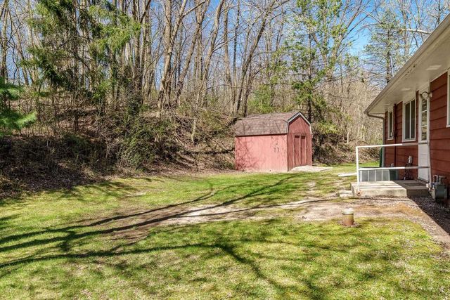 2821 W Memorial Drive, Janesville, WI 53548